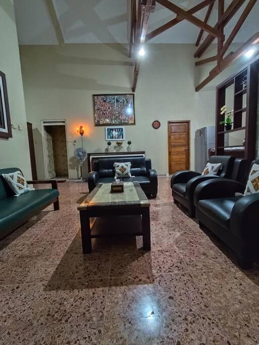 Niki Mawon Homestay Kejayan ภายนอก รูปภาพ